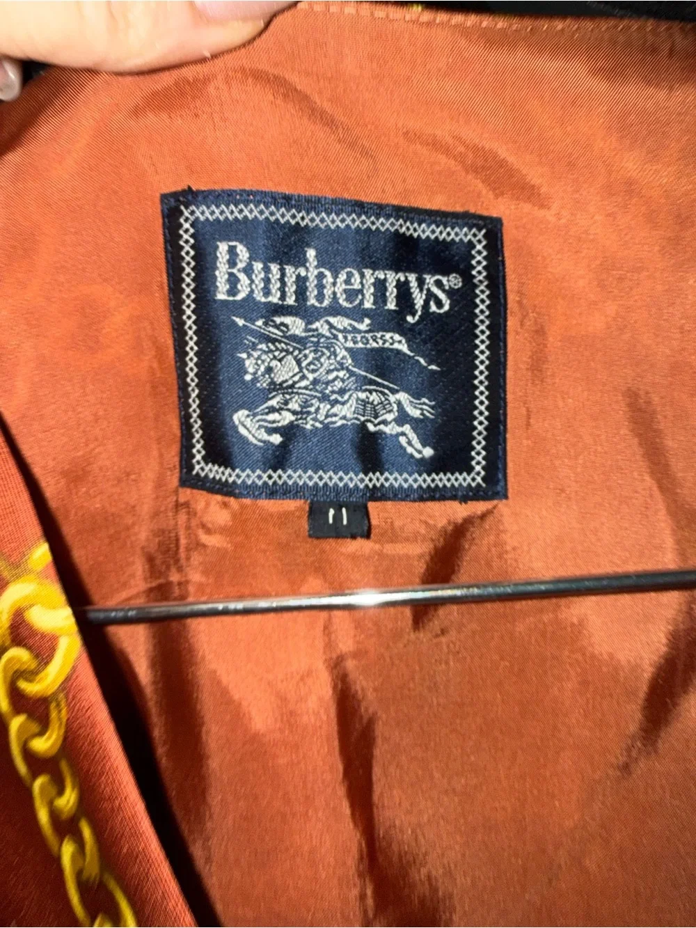 Vintage 80s Burberrys’ silk vest - Picture 4 of 7